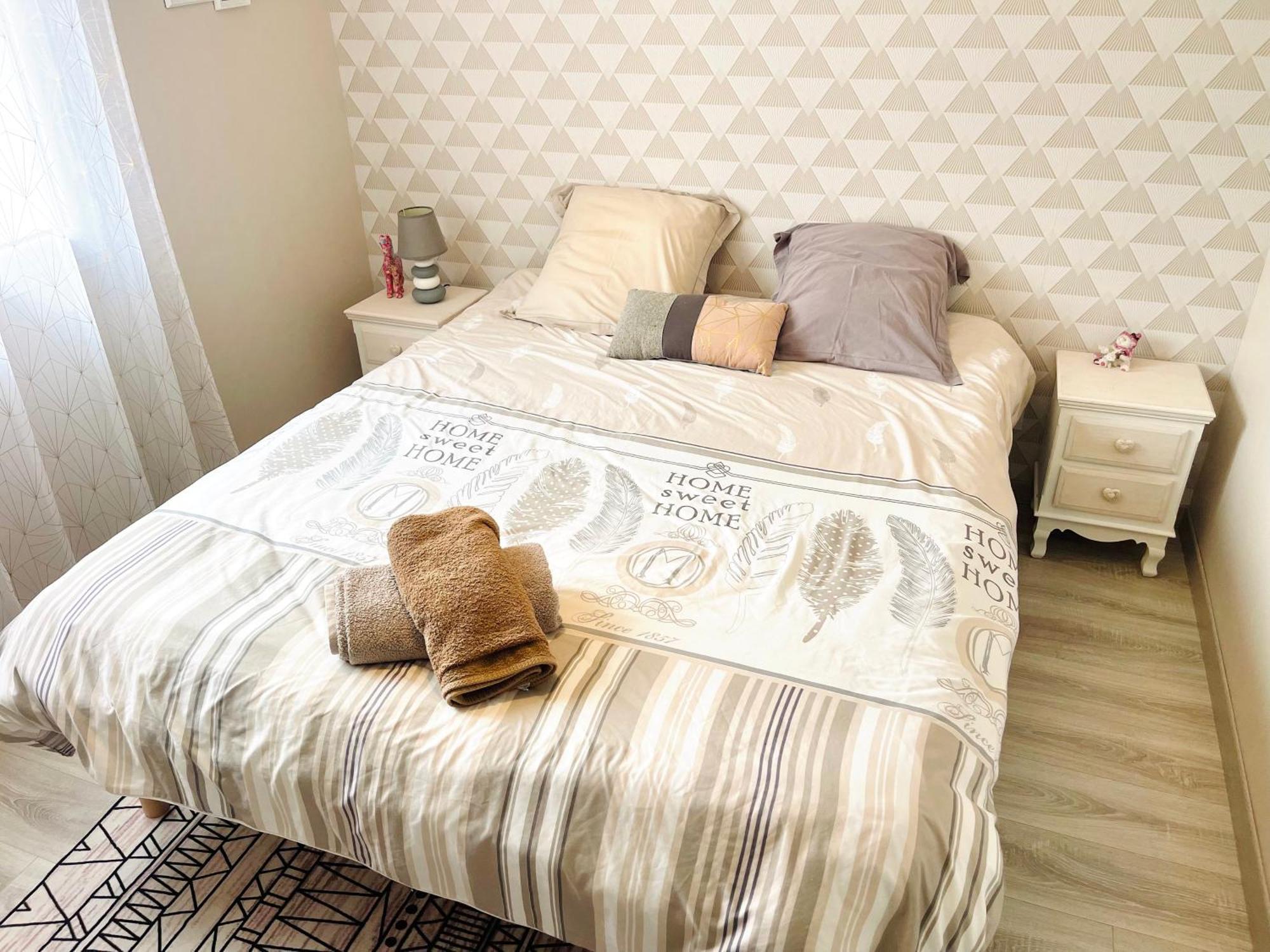 Petite Maison Au Calme Poupry Ngoại thất bức ảnh